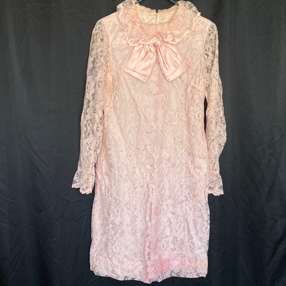 Vintage 60s baby pink lace/ bow dress